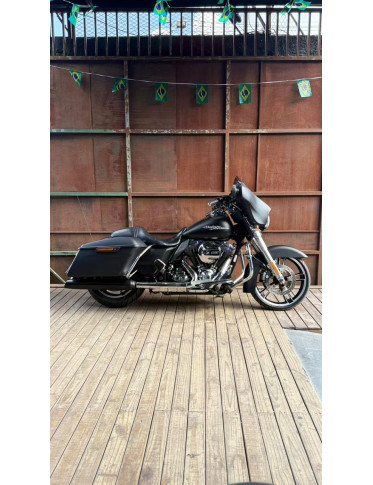 Harley-Davidson - (2014) - Street Glide R$72.000,00