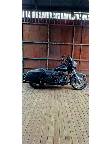 Harley-Davidson - (2014) - Street Glide R$74.900,00